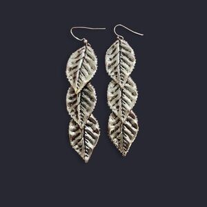 Chic Leaf Dangle Earrings